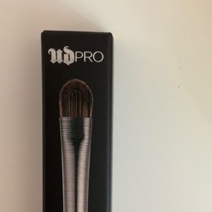 MED
EVESHADOW
£-207
PINGERY PALRE
MOVES